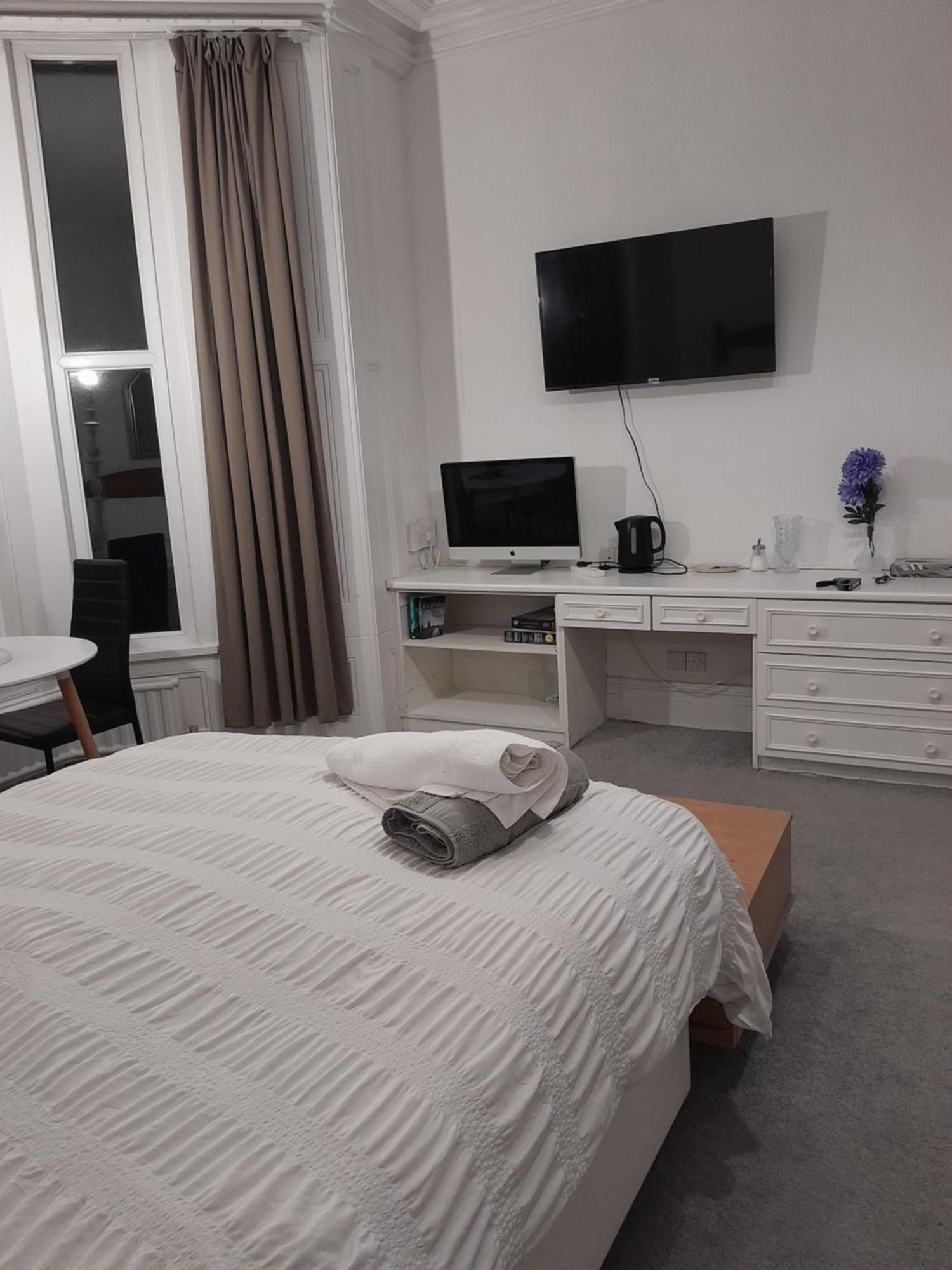 Large Room Near Singleton Hospital Ensuite R6 Σουόνσι Εξωτερικό φωτογραφία